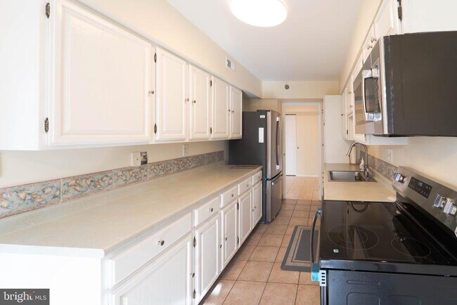 Building Photo - 1808 Old Meadow Rd