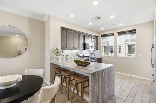 Building Photo - 394 Circuit Wy