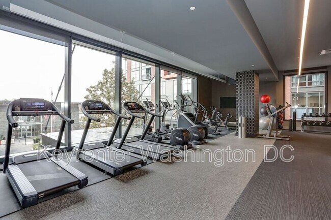 Building Photo - 45 Sutton Square SW