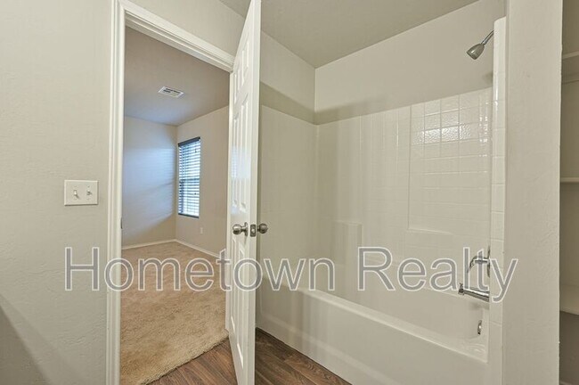 Building Photo - 9708 High Noon Rd