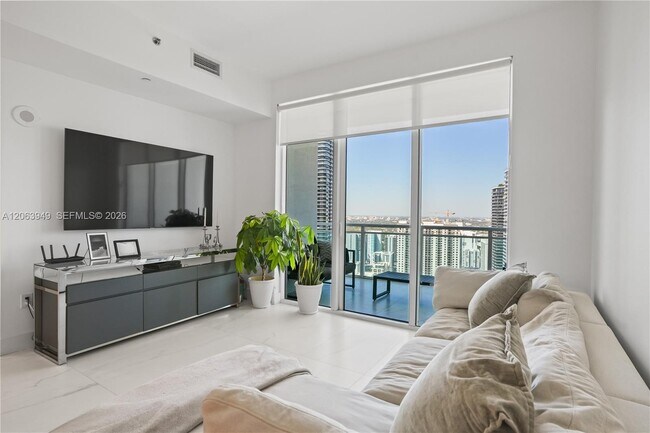 Building Photo - 950 Brickell Bay Dr