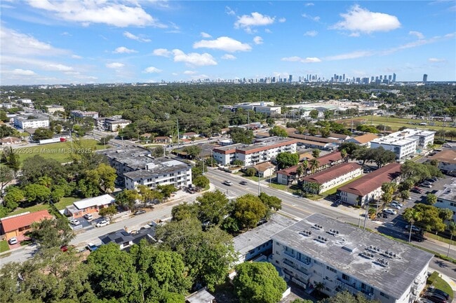 Building Photo - 13390 NE 6th Ave