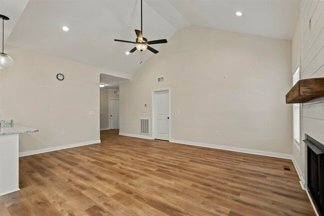 Building Photo - 845 Poplar Log Dr