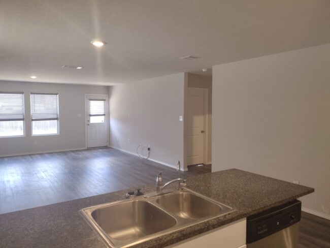 Building Photo - Charming 3 bedroom in Republic Creek!