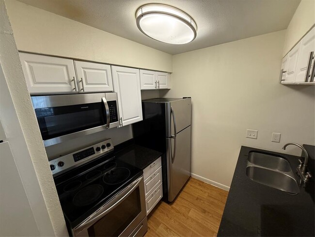 Building Photo - 2207 Leon St