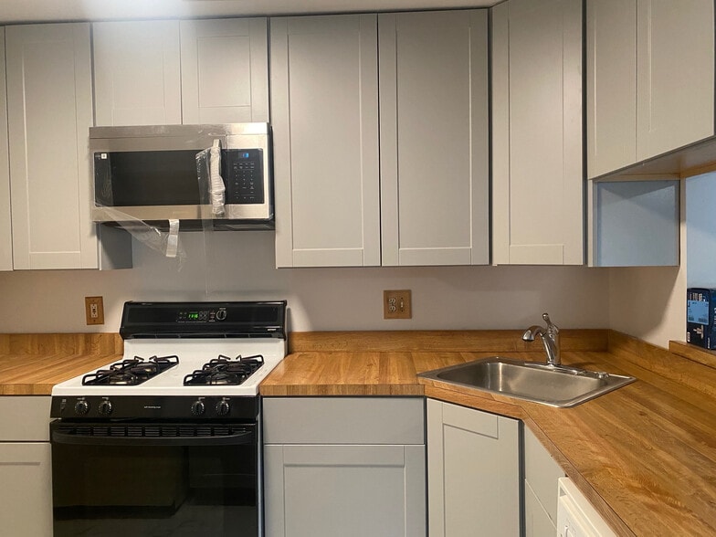 Kitchen - 1903 Jefferson Ct