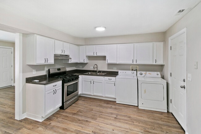 Building Photo - 4328 Greenbrier Ln