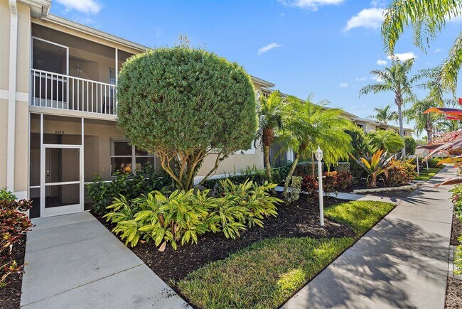 Building Photo - 2BR/2BA Lake View Condo in Heritage Oaks Golf & Country Club