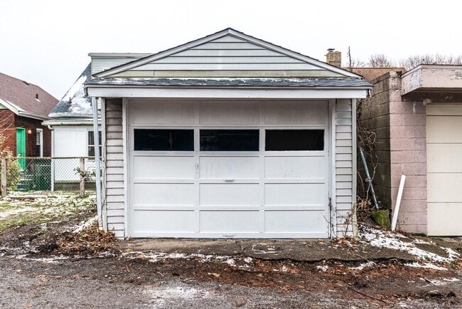 Building Photo - Stunning 5 bedroom home in Brookline available May 1!