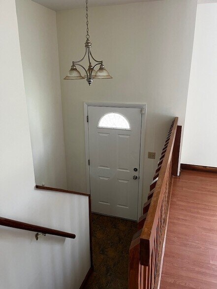 Foyer - 10912 Dineen Dr