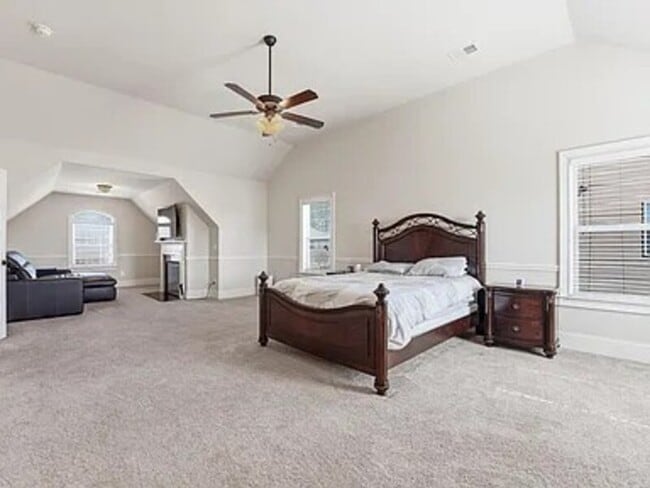 Building Photo - 8 Hillfoots Ct