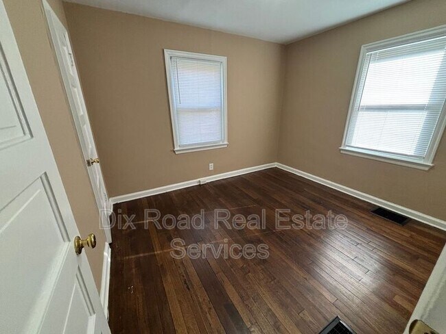 Building Photo - 713 Verona Rd