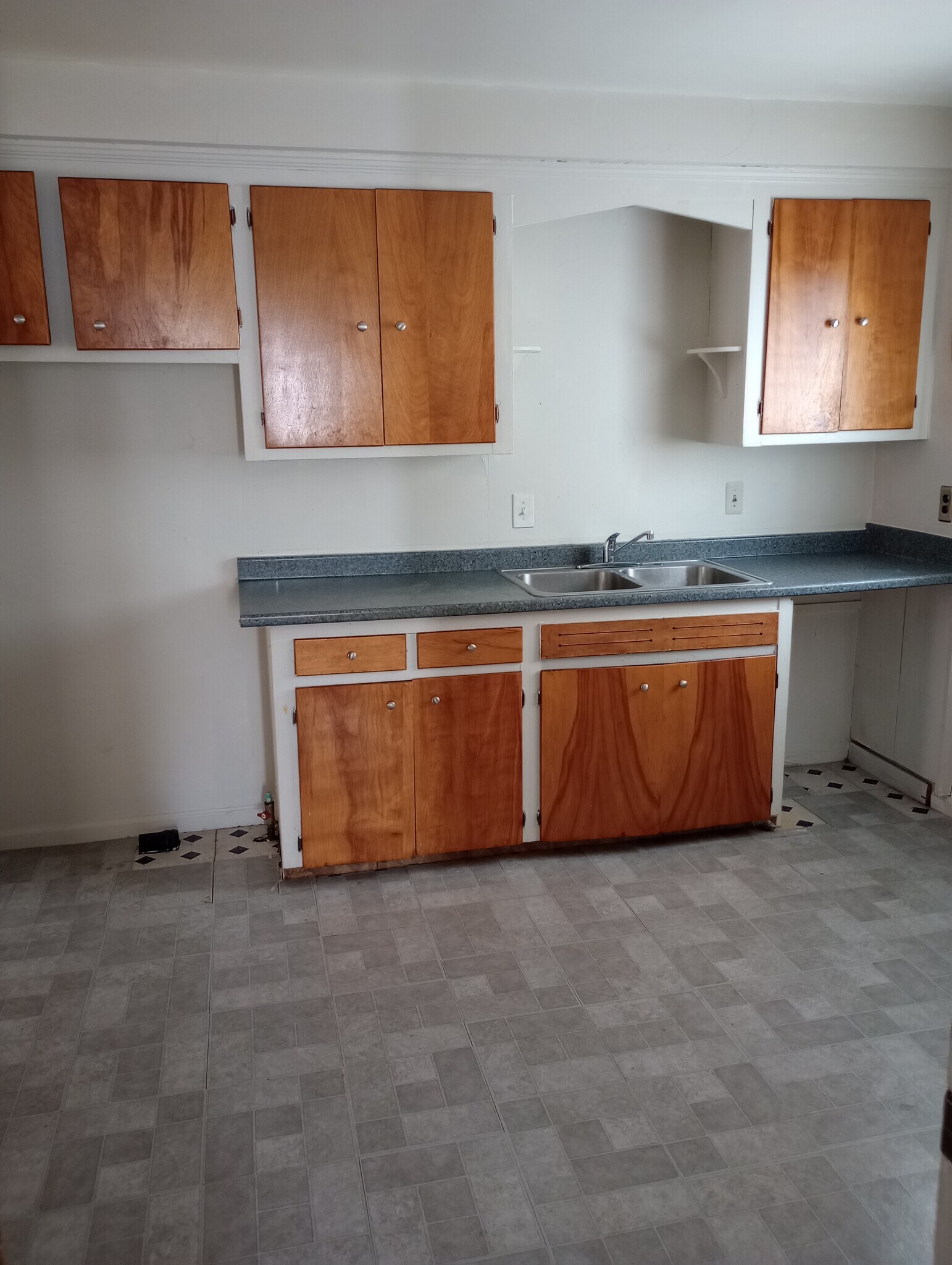 KITCHEN - 20216 Stratford Rd
