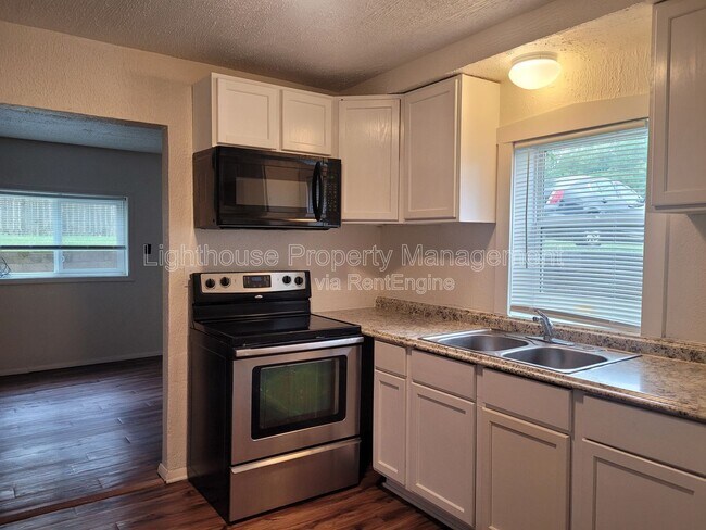 Building Photo - 2716 Nichols Rd