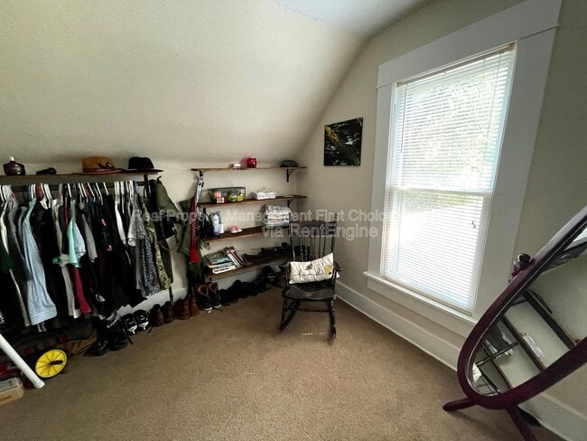 Building Photo - 830 S Fern St