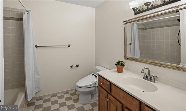 Building Photo - 12 Windermere Way