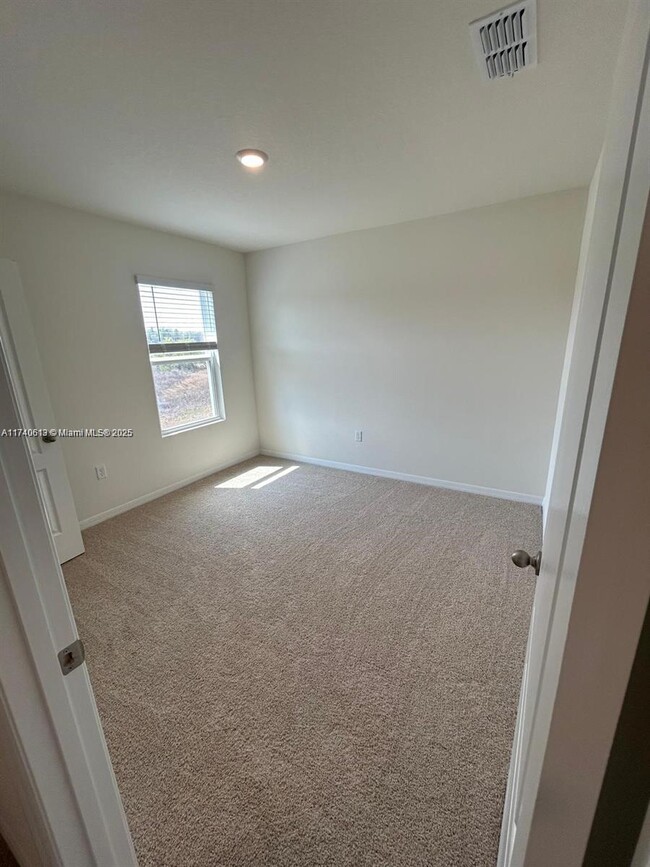 Building Photo - 3464 Sandalwood Dr