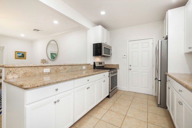 Building Photo - 230 Osceola Way