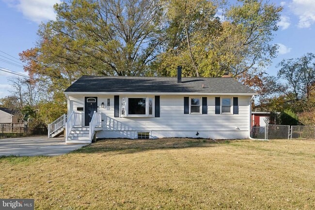 Building Photo - 2414 Phillips Dr