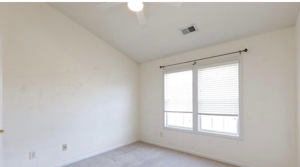 Building Photo - 11625 Lioness St