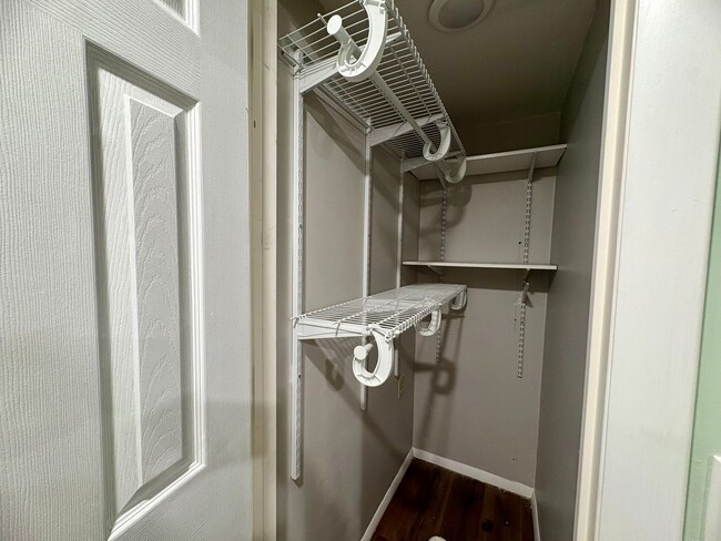 Building Photo - 3 Bedroom 2.5 Bathroom Townhome in Camp Hill!