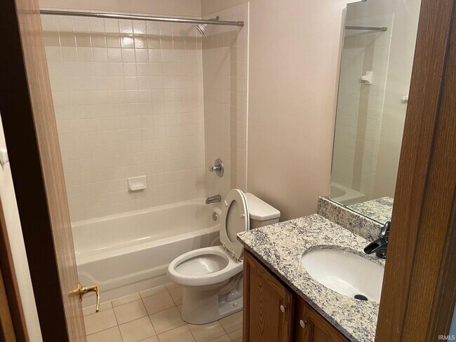 Building Photo - 2245 Sandpiper Ct N