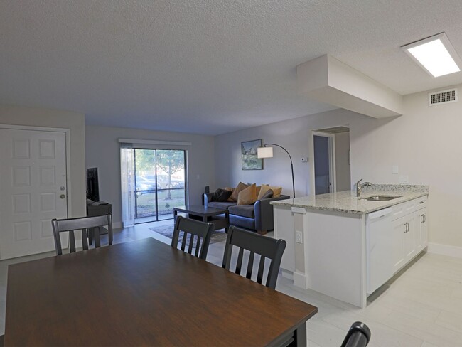 Building Photo - AVAILABLE NOW FURNISHED ONE BEDROOM!