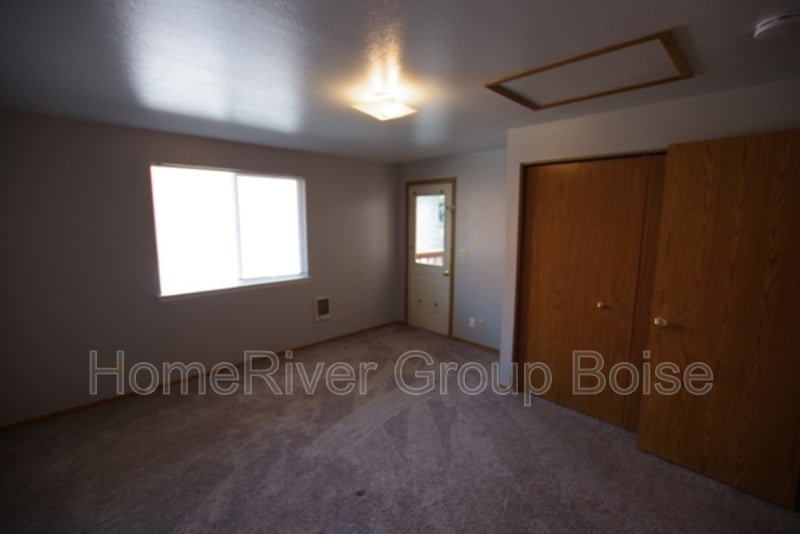 Building Photo - 262 N Latah St