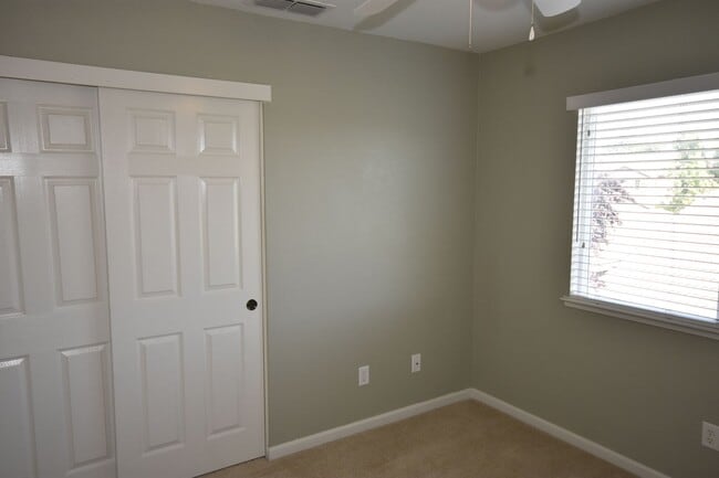 Building Photo - 1564 Blue Beaver Way