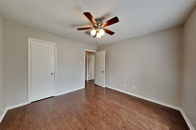 Building Photo - 2315 Shadbury Ct