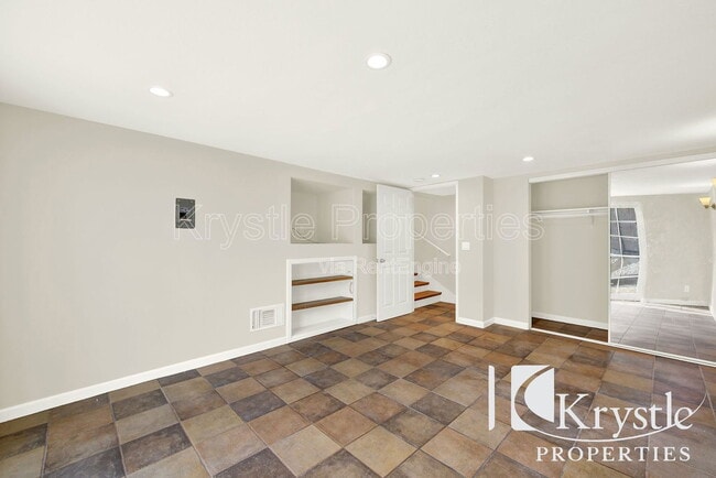 Building Photo - 2420 Alameda St