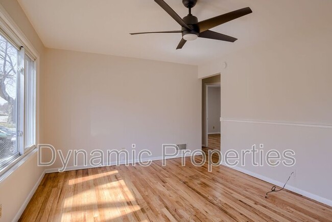 Building Photo - 3934 Monroe St