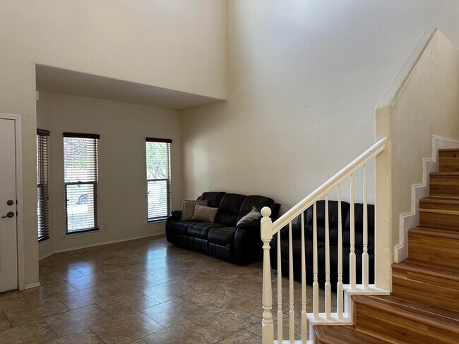 Building Photo - 5856 Ermemin Ave