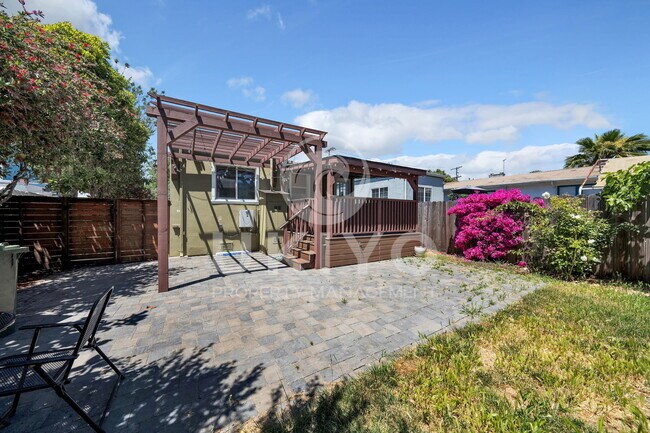 Building Photo - 1108 Dwight Way