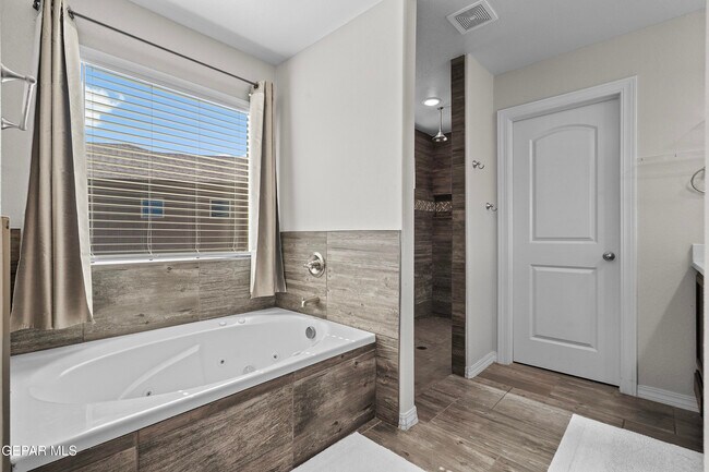 Building Photo - 4524 McBee Ct