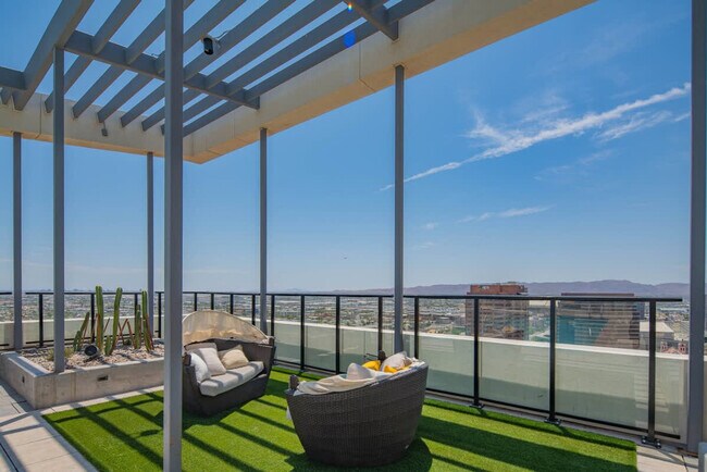 Building Photo - 700 N 4th St