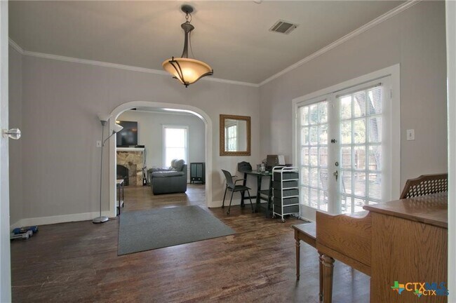 Building Photo - 320 E Faust St