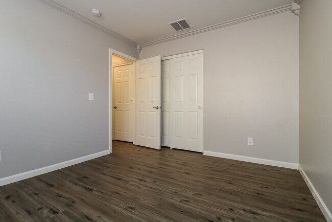 Building Photo - 16871 W Portland St