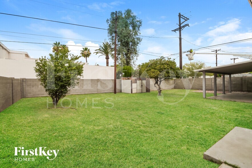 Building Photo - 3250 N 26th Pl