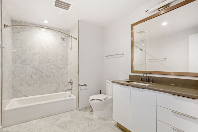 Building Photo - 1 Bed Plus Den 1 Bath! Pets Welcome! Pool!