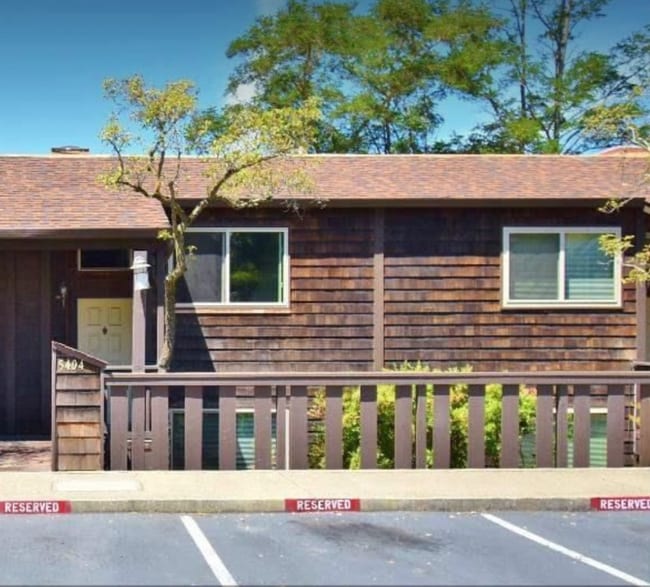 Building Photo - 5404 Briar Ridge Dr
