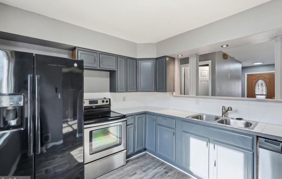 Building Photo - 13001 Windbrook Dr