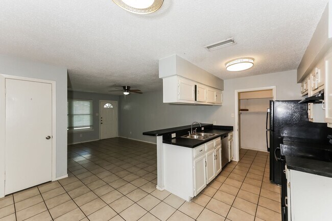 Building Photo - 3 BR/2BA | Updated Single Family Home | 1-Car Garage Parking | Great backyard!