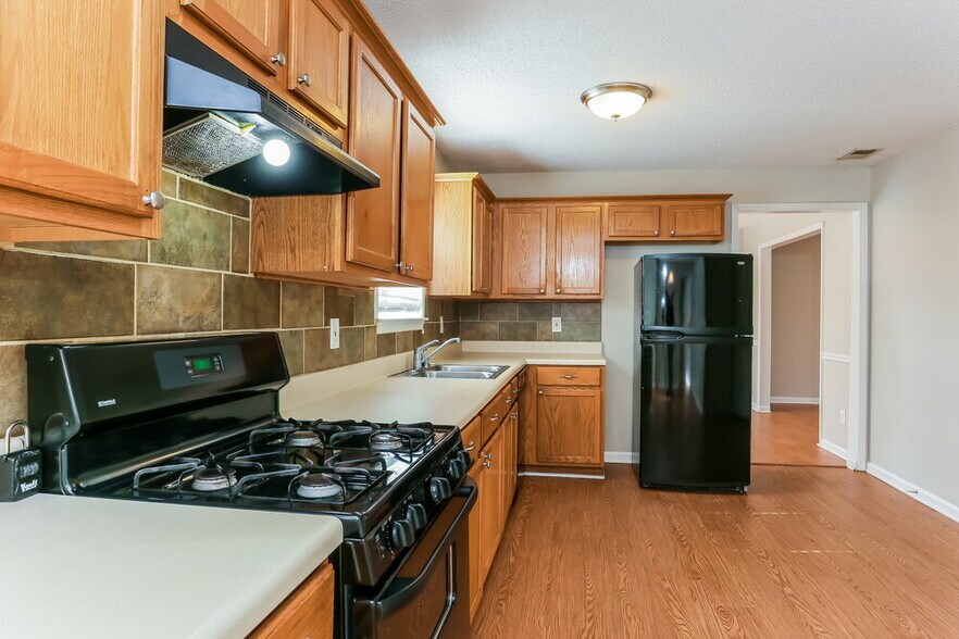 Building Photo - 5442 Beaver Lake Dr SW