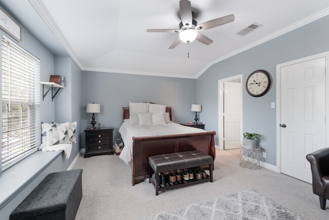 Building Photo - 1411 View Top