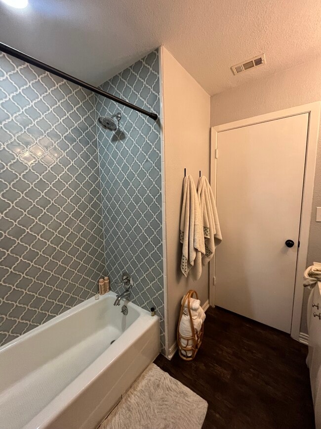 Building Photo - 2706 Hopewell Ct