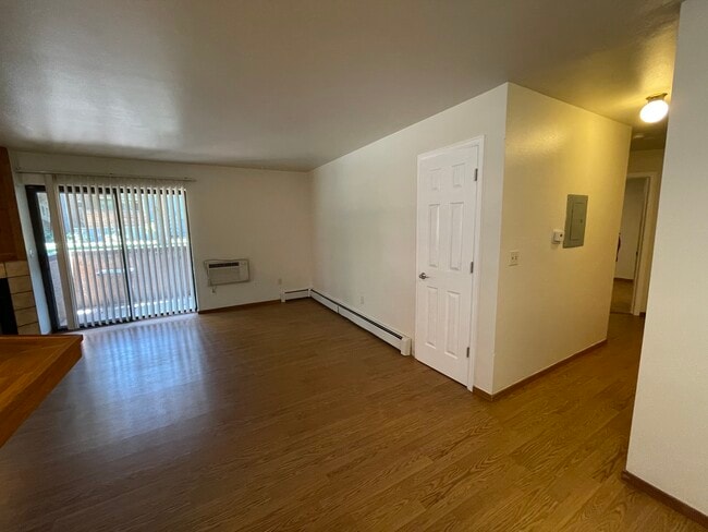 Building Photo - 2800 Kalmia Ave