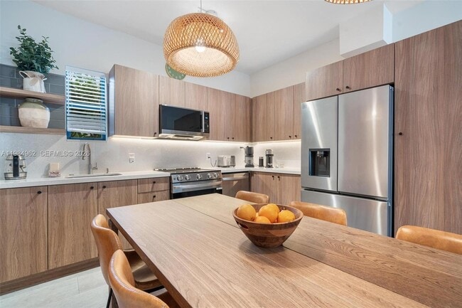 Building Photo - 920 SW 9th St