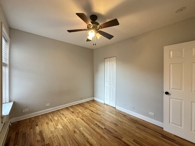 Building Photo - 4742 N Hermitage Ave