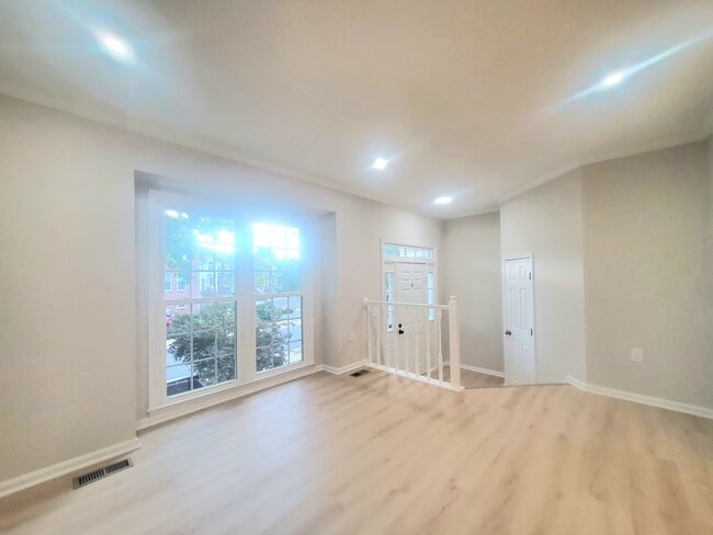 Building Photo - 14142 Betsy Ross Ln